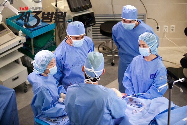  p>《第三医院》是韩国tvn电视台于2012年9月5日在水木档播出的电视剧