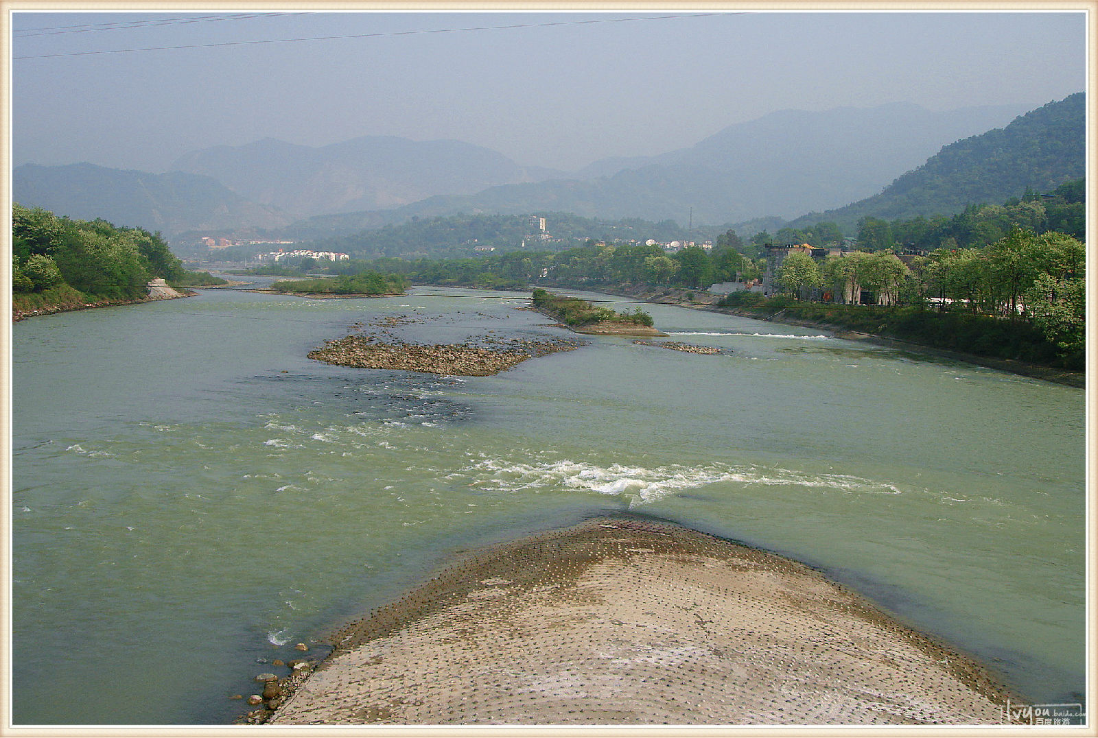  p>都江堰是世界文化遗产(2000年被 a target="_blank" href="/item