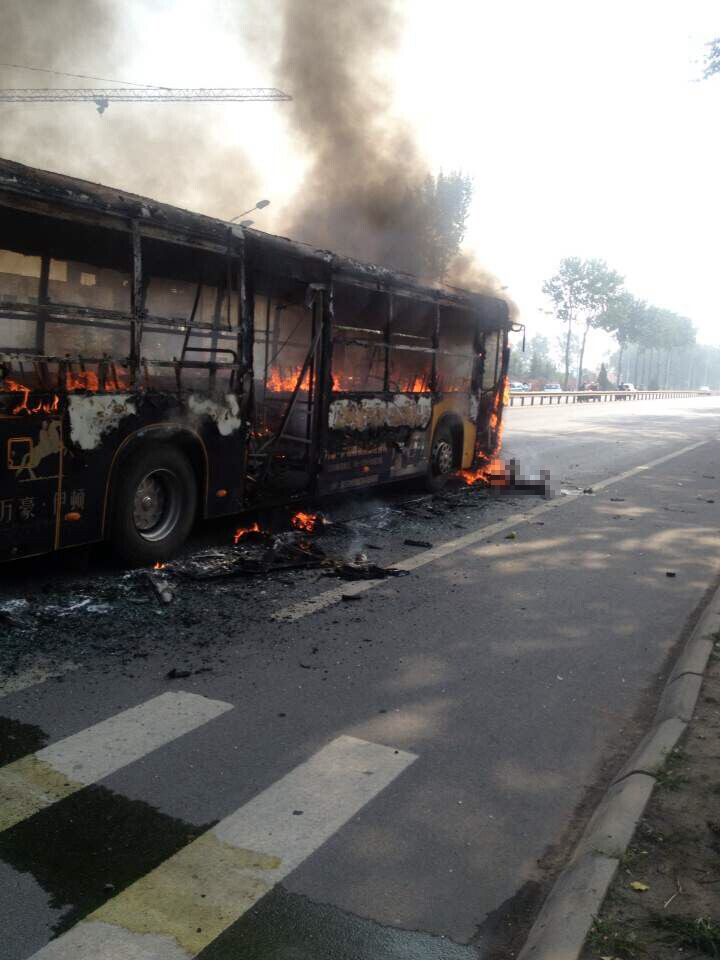  p>2014年8月20日上午,山东 a>烟台 /a>龙口1路公交车(车牌号为鲁fk