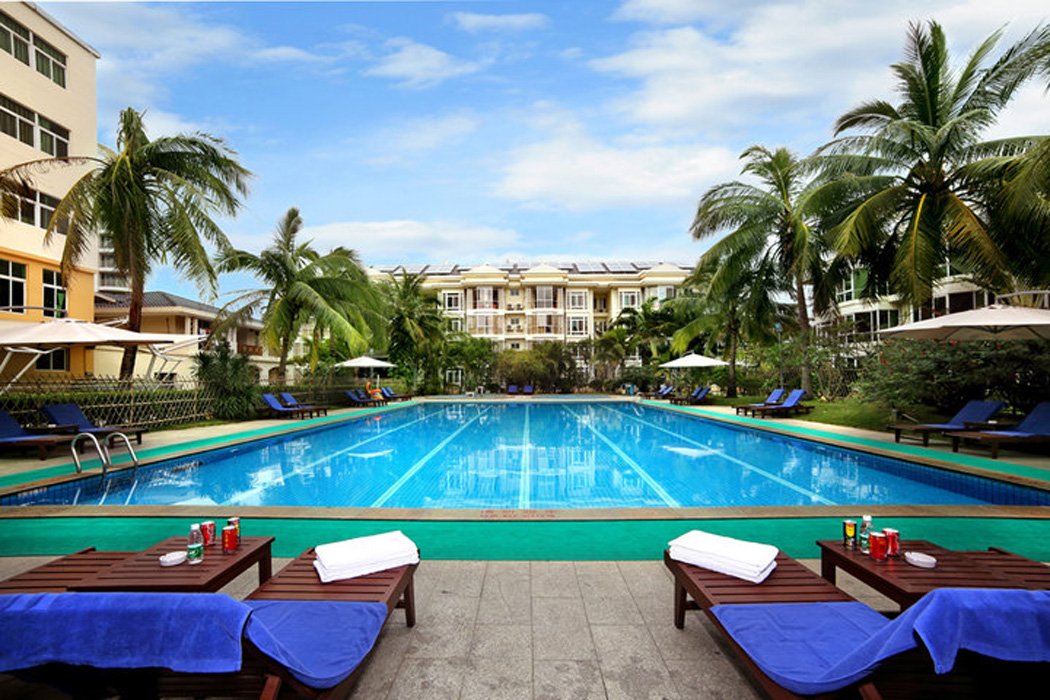  p>位于享有"椰梦长廊"之称的 a target="_blank" href="/item/三亚湾