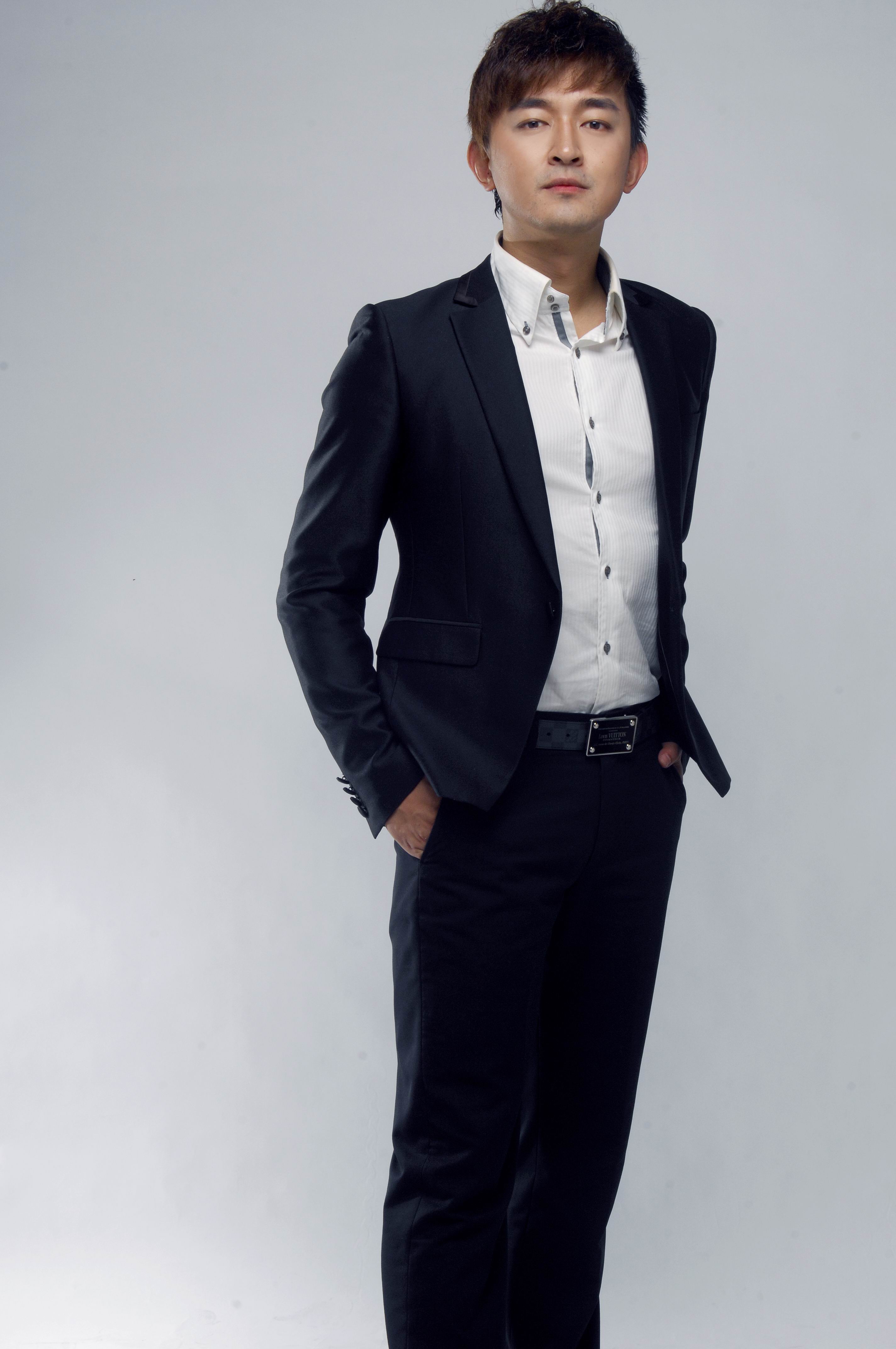 8bxn">曹洋,男,1982年5月10日出生,b型,身高186cm,中国内地男主持人