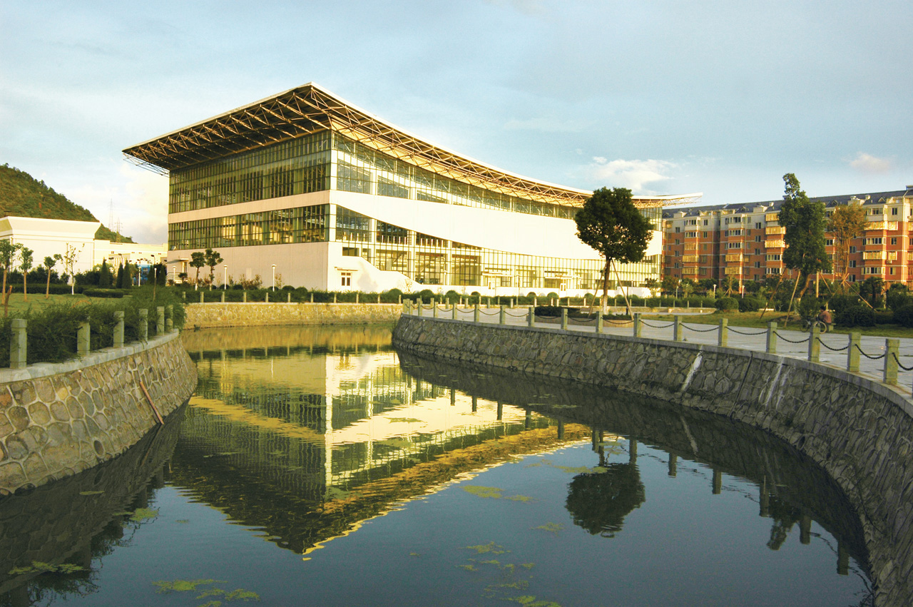  p data-id="go16s9p6zv">宁波大榭开发区于1993年3月经国务院批准