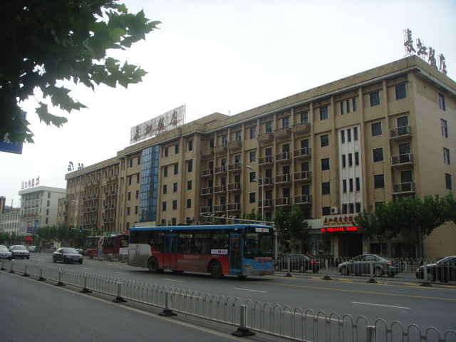  p data-id="go05upc765">长江壹号是在对原长江饭店进行保护性改造的