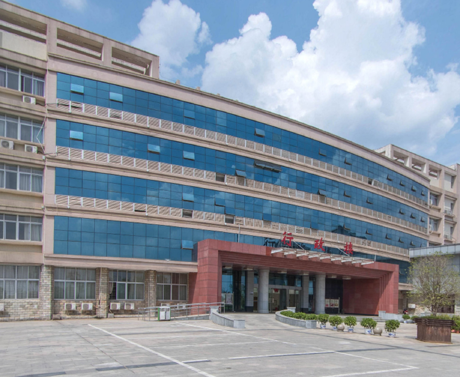  p>豫章师范学院,位于江西省南昌市,是国家教育部批准成立的公办 a