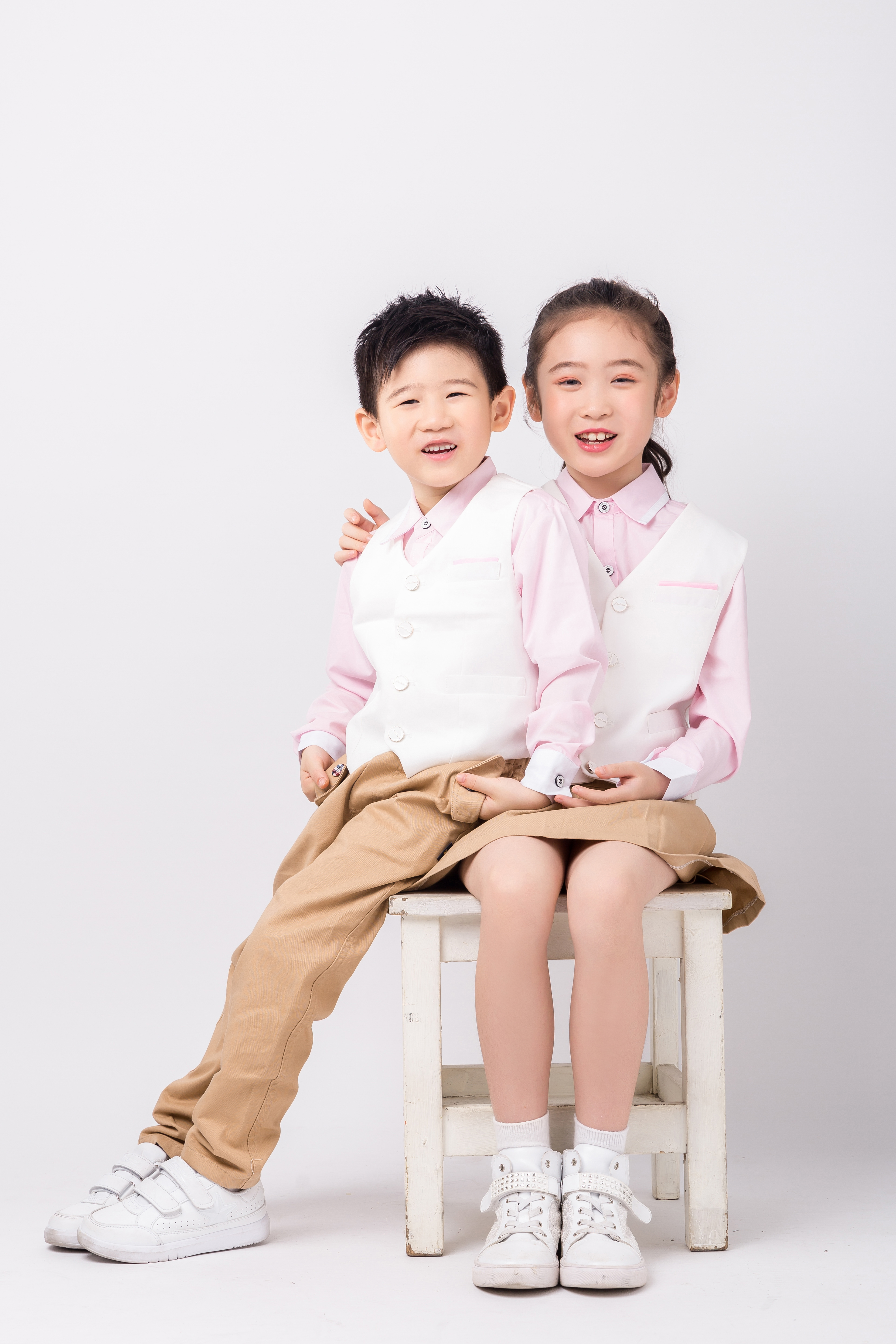  p>格格四爷组合,大陆童星组合,由 a target="_blank" href="/item/邓