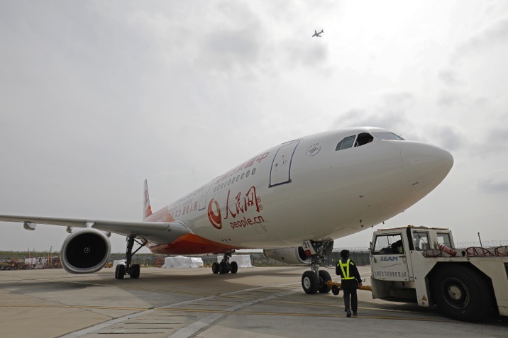  /p> p>2012年7月10日,东航"人民网"飞机首航航班mu5007执飞上海浦东