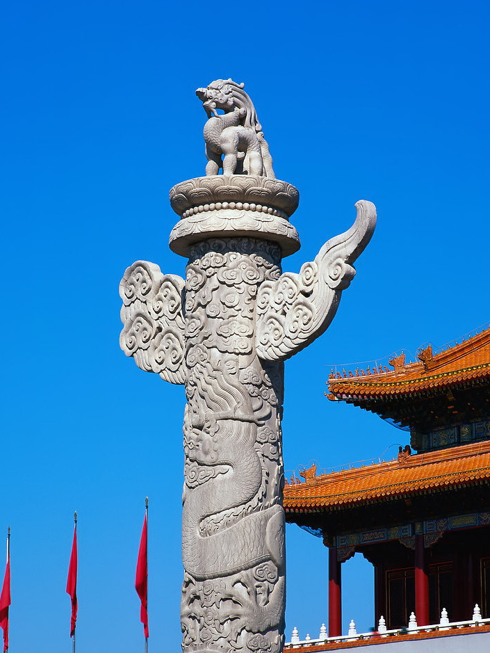 华表是一种中国古代传统建筑形式,属于古代宫殿,陵墓等大型建筑物