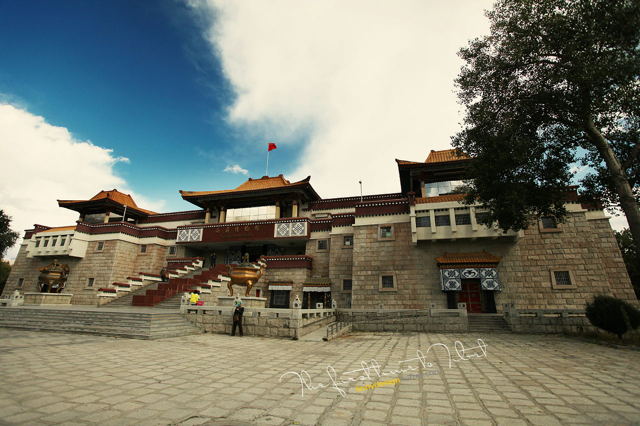 ">西藏博物馆坐落于 a target="_blank" href="/item/拉萨市/2643949"