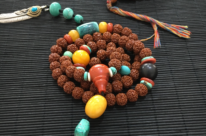  p>金刚菩提(rudraksha)是一种大型常绿阔叶树木(圆果杜英)的 a
