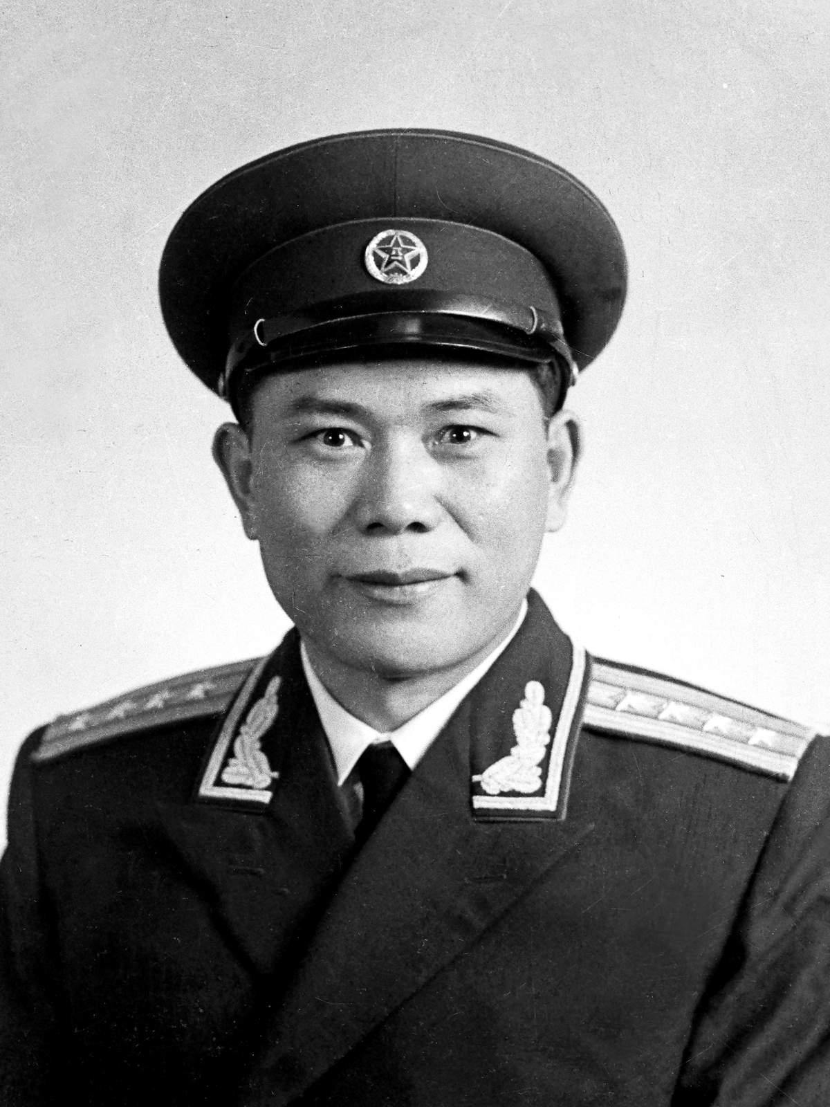 新中国成立后任炮兵第7师师长.1955年被授予大校军街.1968年逝世. /p>