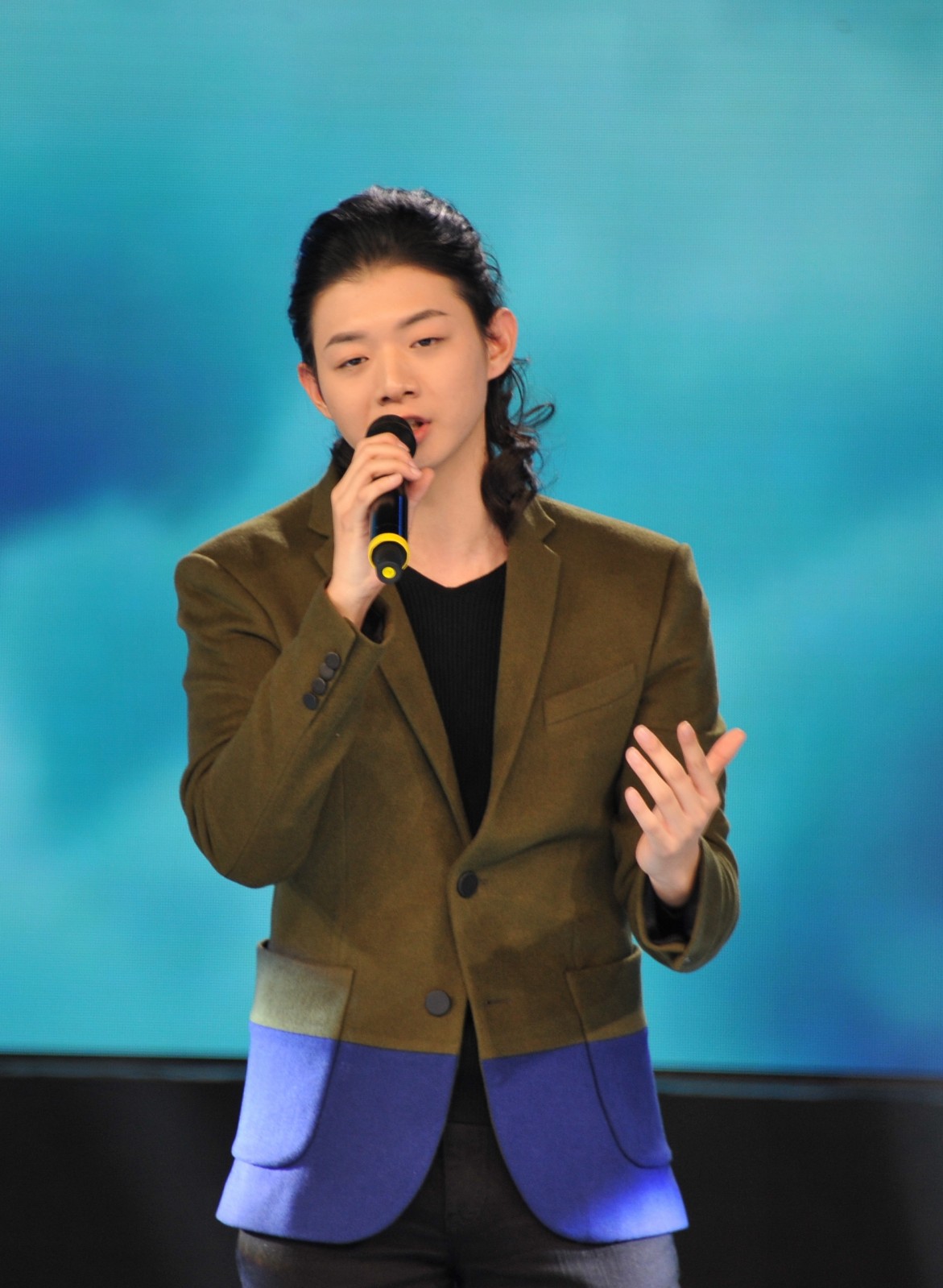  p>霍尊,1990年9月18日出生于上海,中国内地男歌手,音乐人,毕业于 a