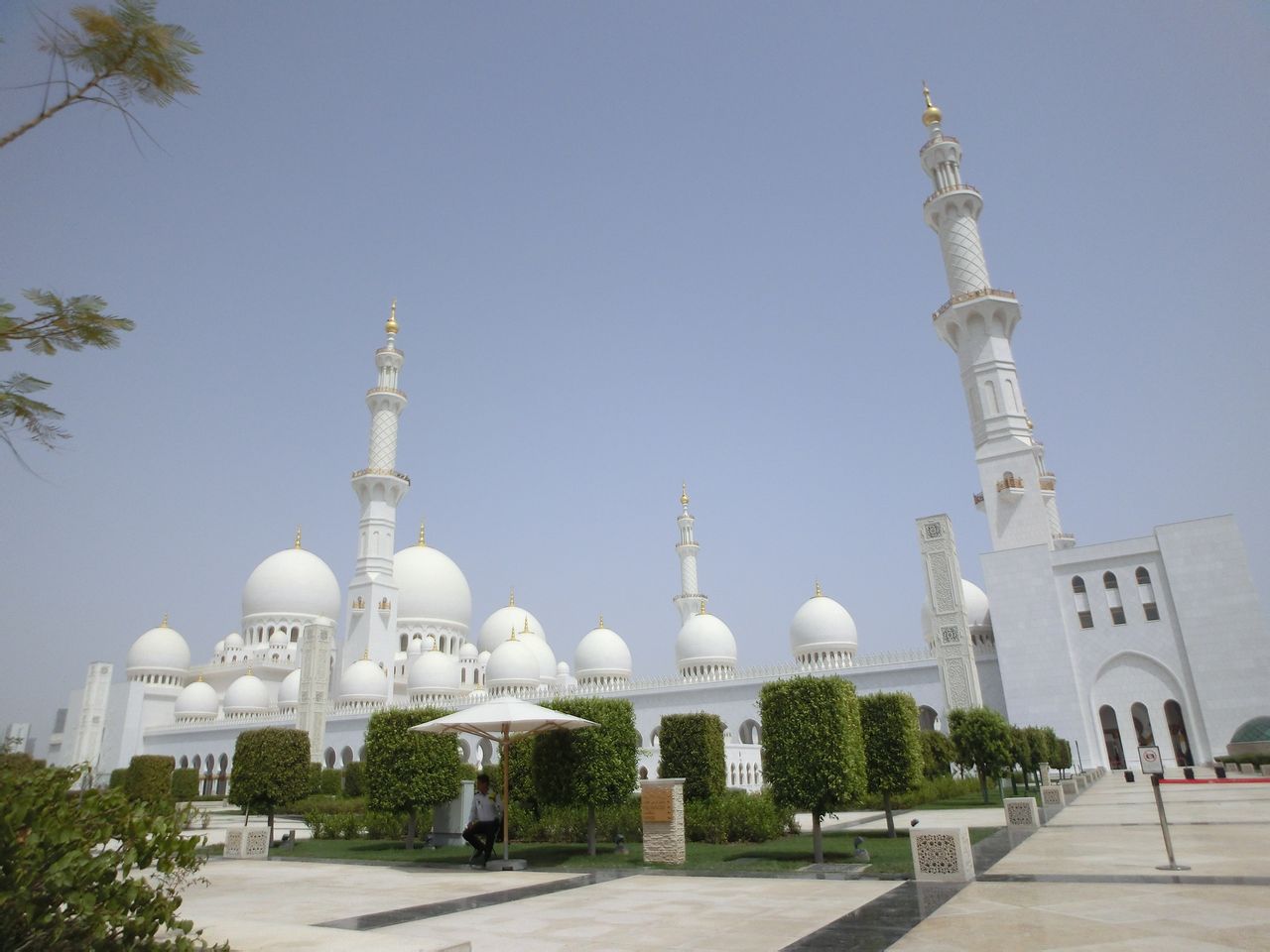 ">迪拜 /a>最大最美丽的清真寺,它是现代伊斯兰建筑风格的典型代表