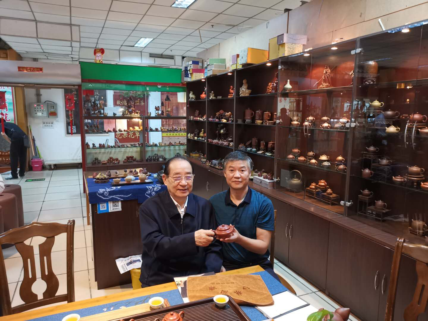 师从紫砂七老之一的王寅春后