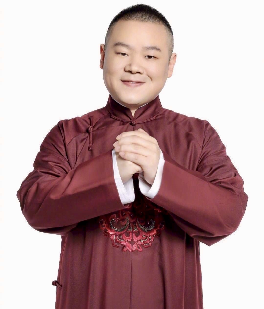  p>岳云鹏,本名岳龙刚,1985年4月15日出生于河南省濮阳市南乐县,中国