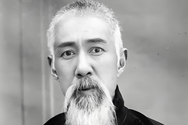 他本是清朝官员，却暗中帮助孙中山，后成为民国总理_百科TA说