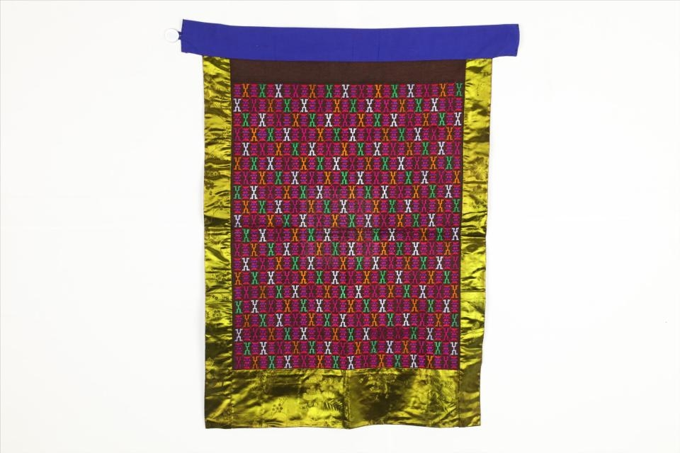 现代苗族绣花布围腰