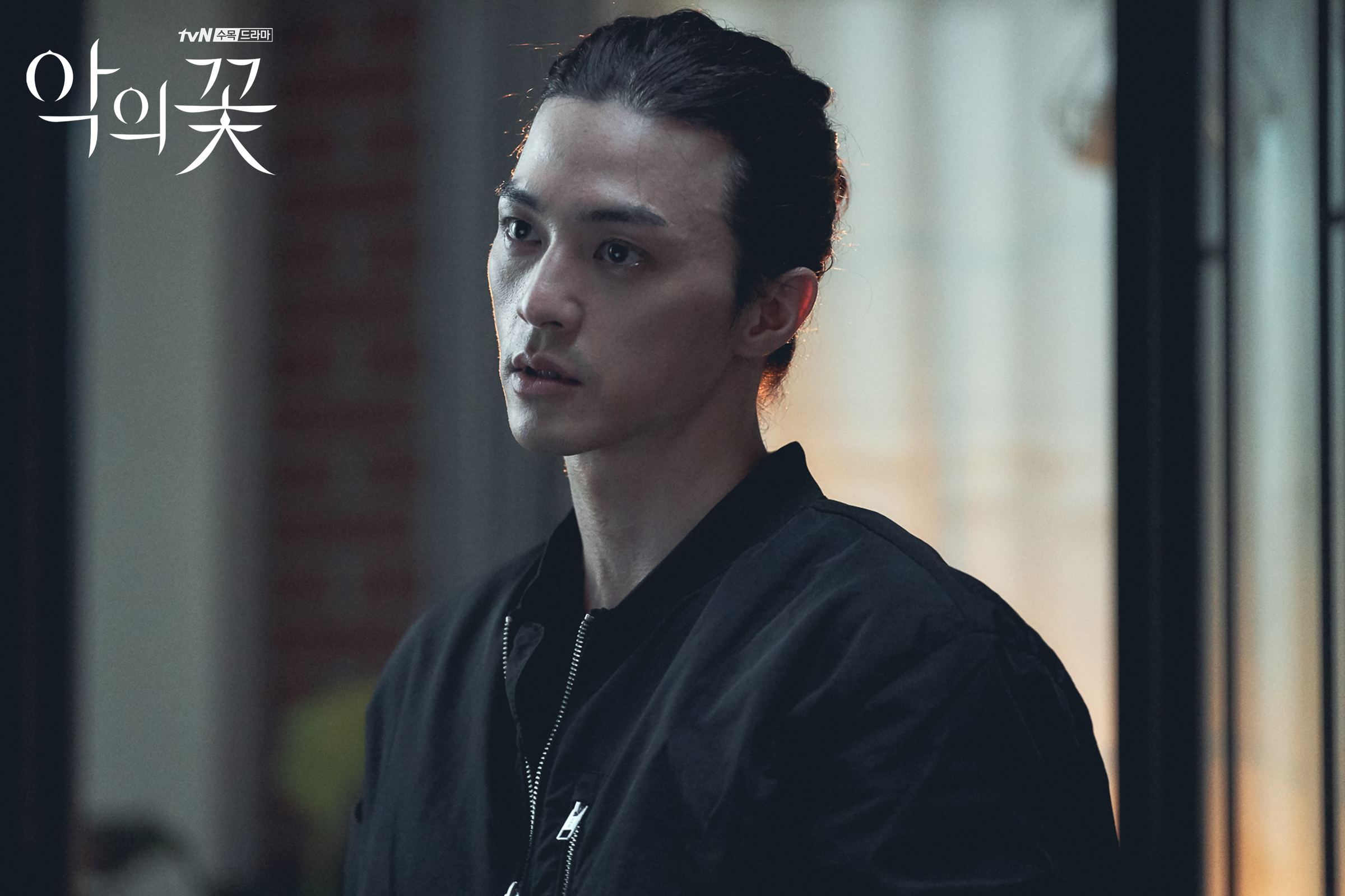  p>《邪恶之花》是韩国tvn电视台于2020年7月29日首播的悬疑爱情剧,由
