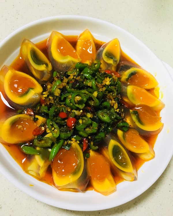 生抽蒜泥拌皮蛋