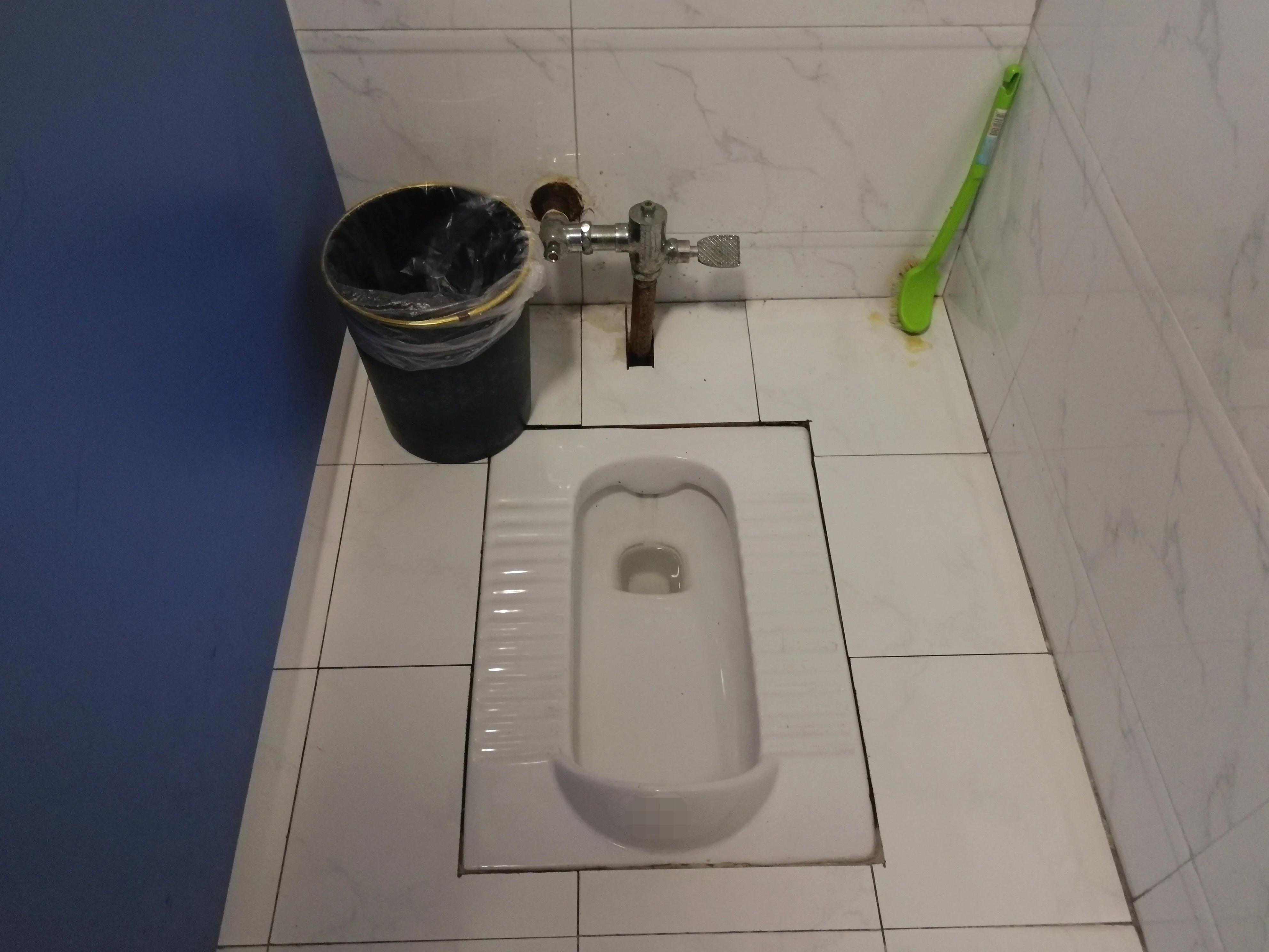  p>蹲便器是指使用时以人体取蹲式为特点的 a target="_blank" href="