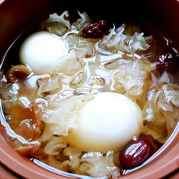 鸡蛋炖银耳