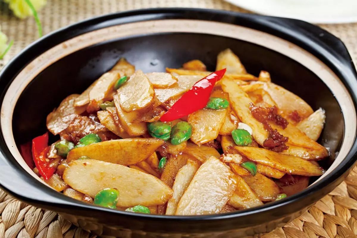  p data-id="gnvecuu9y9">干锅淮山是一道菜肴,主要原料有山药,红椒