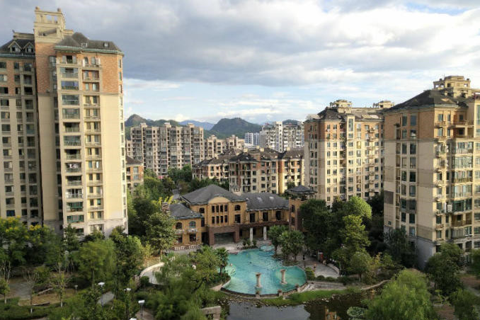 高档住宅小区一般是由高级或豪华住宅构成,尤其以环境优美,配套设施
