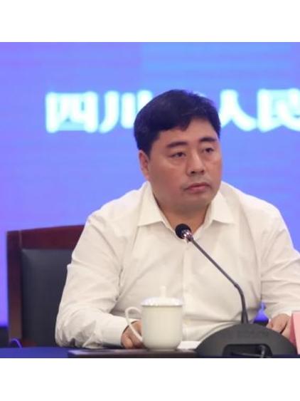  p>吴新红,曾任 a target="_blank" href="/item/中国铁路成都局集团