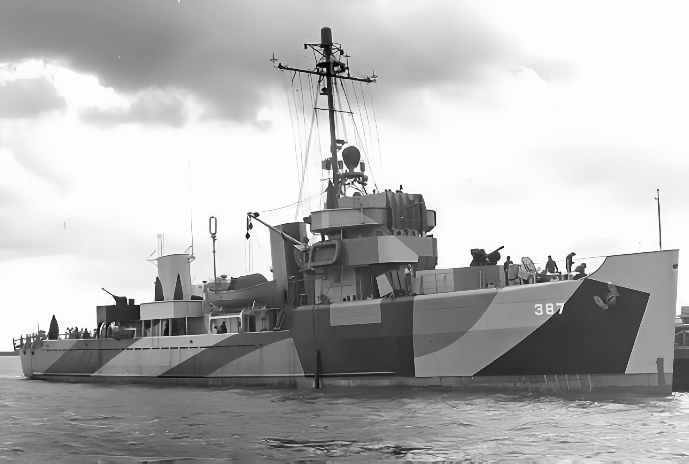 "剑门"号猎潜舰