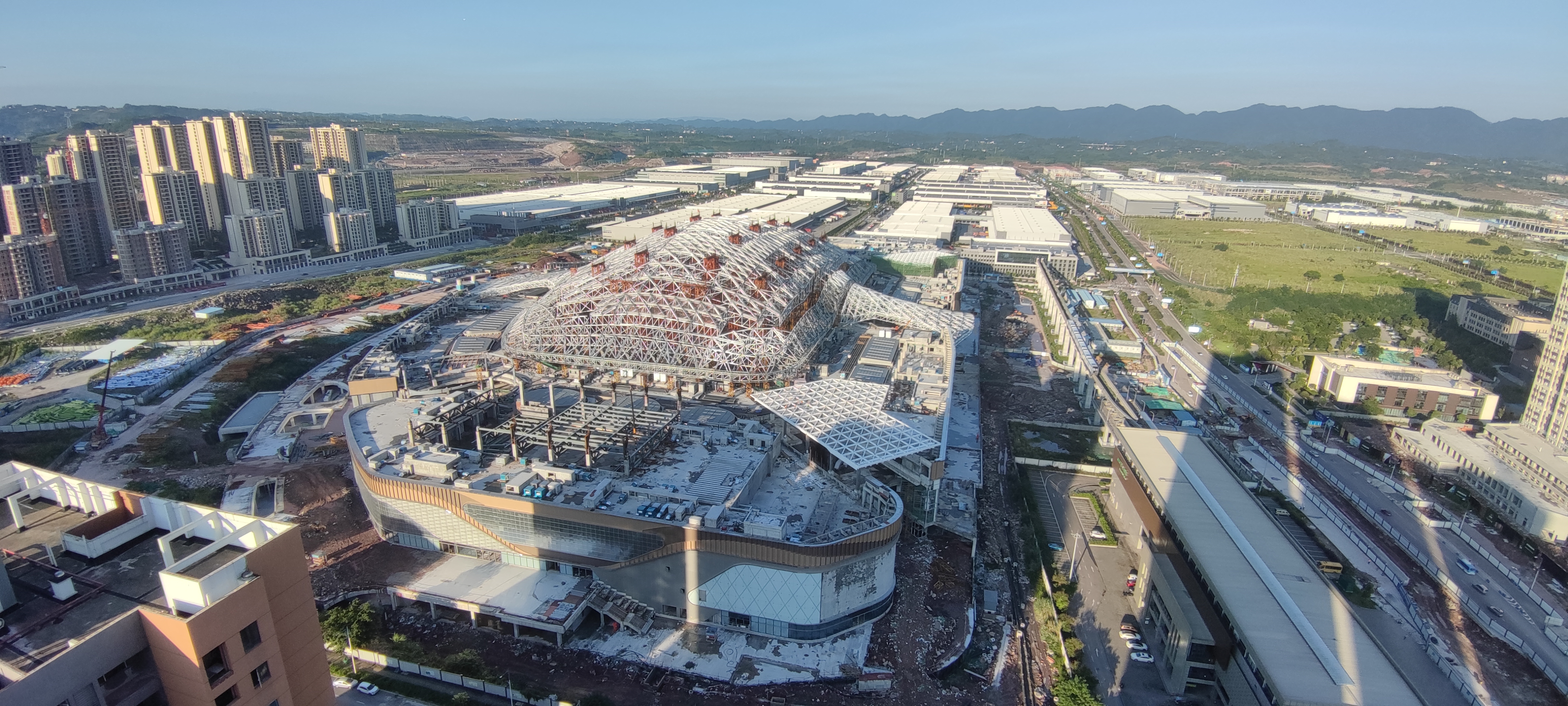  p>中国摩文旅大城位于重庆两江新区保税港区核心,是由佳源集团布局