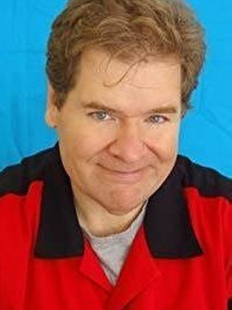  /a>,1992年参演电影《卓别林》,1994年参演电视剧《急诊室的故事》