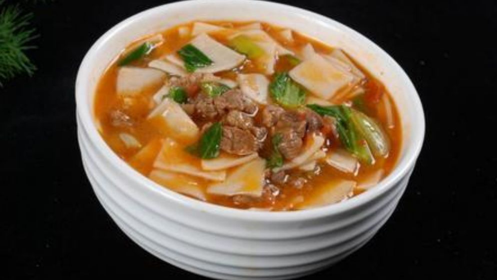  p>尕面片是青海人面食中最普遍而又很独特的家常饭.