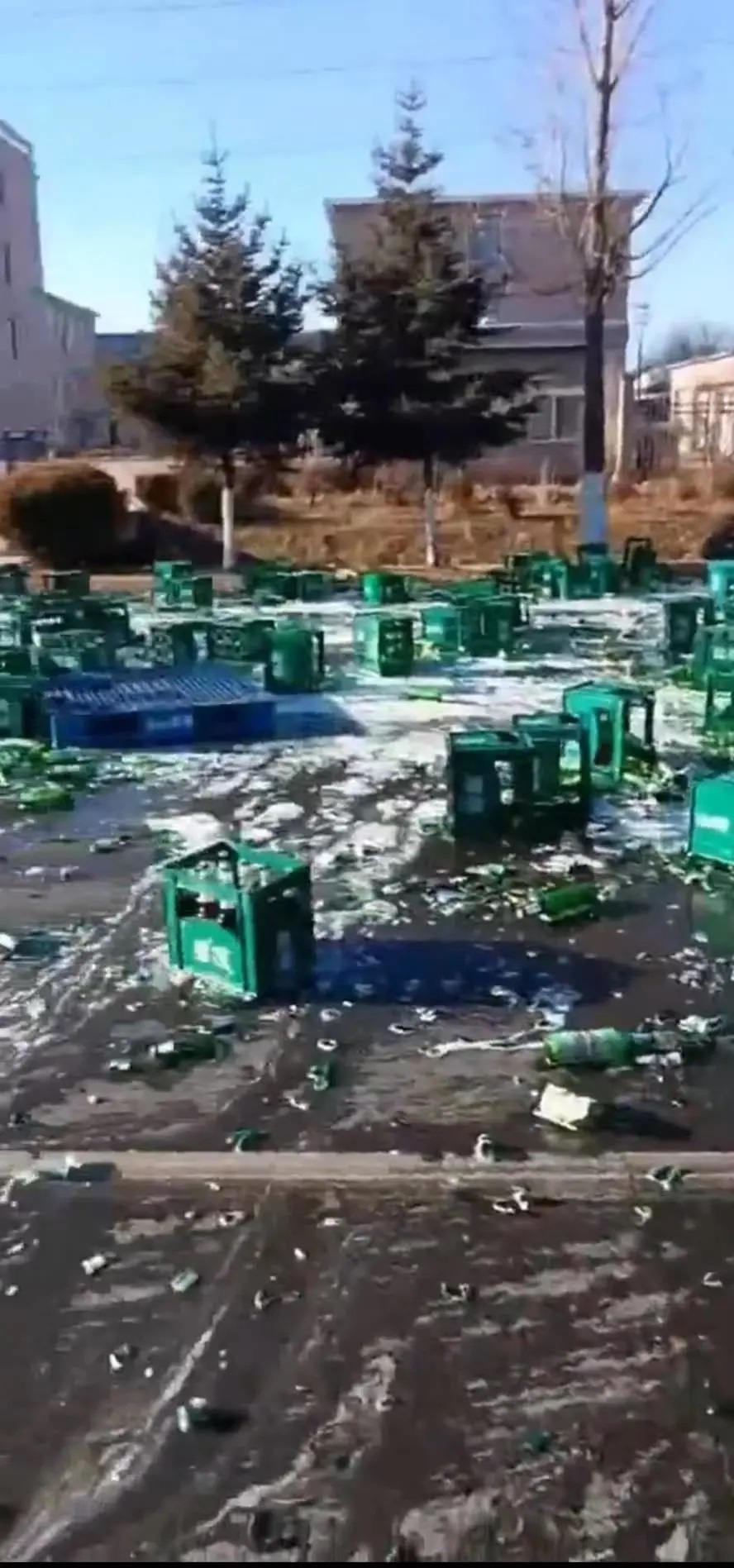 2021年11月25日丹东吉普车与大货车相撞事故