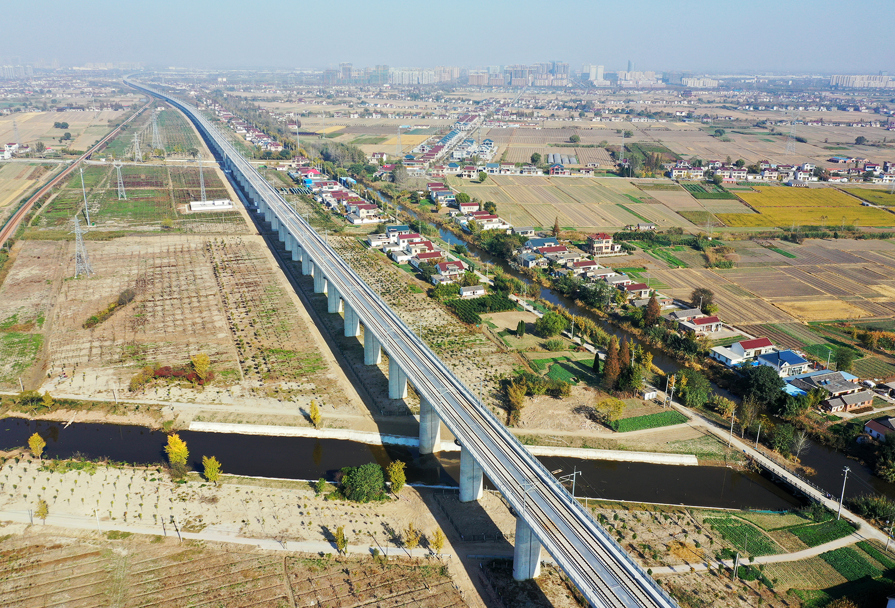  p>盐通高速铁路(yancheng-nantong high-speed railway),是一条连接 