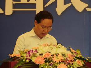 参加工作,中央党校研究生学历,曾任山东省海洋与渔业厅厅长,党组书记