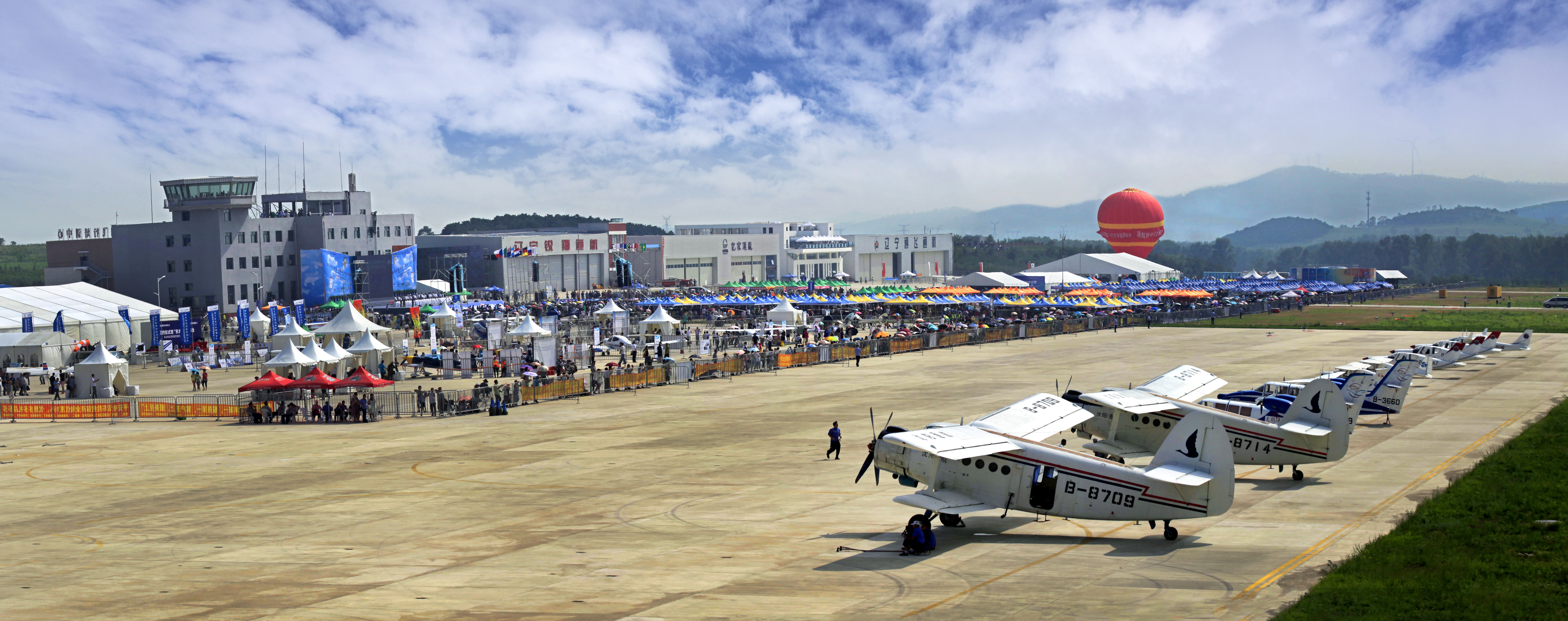  p>沈阳通用航空产业基地位于沈阳市法库县财湖景区,是沈阳市委,市