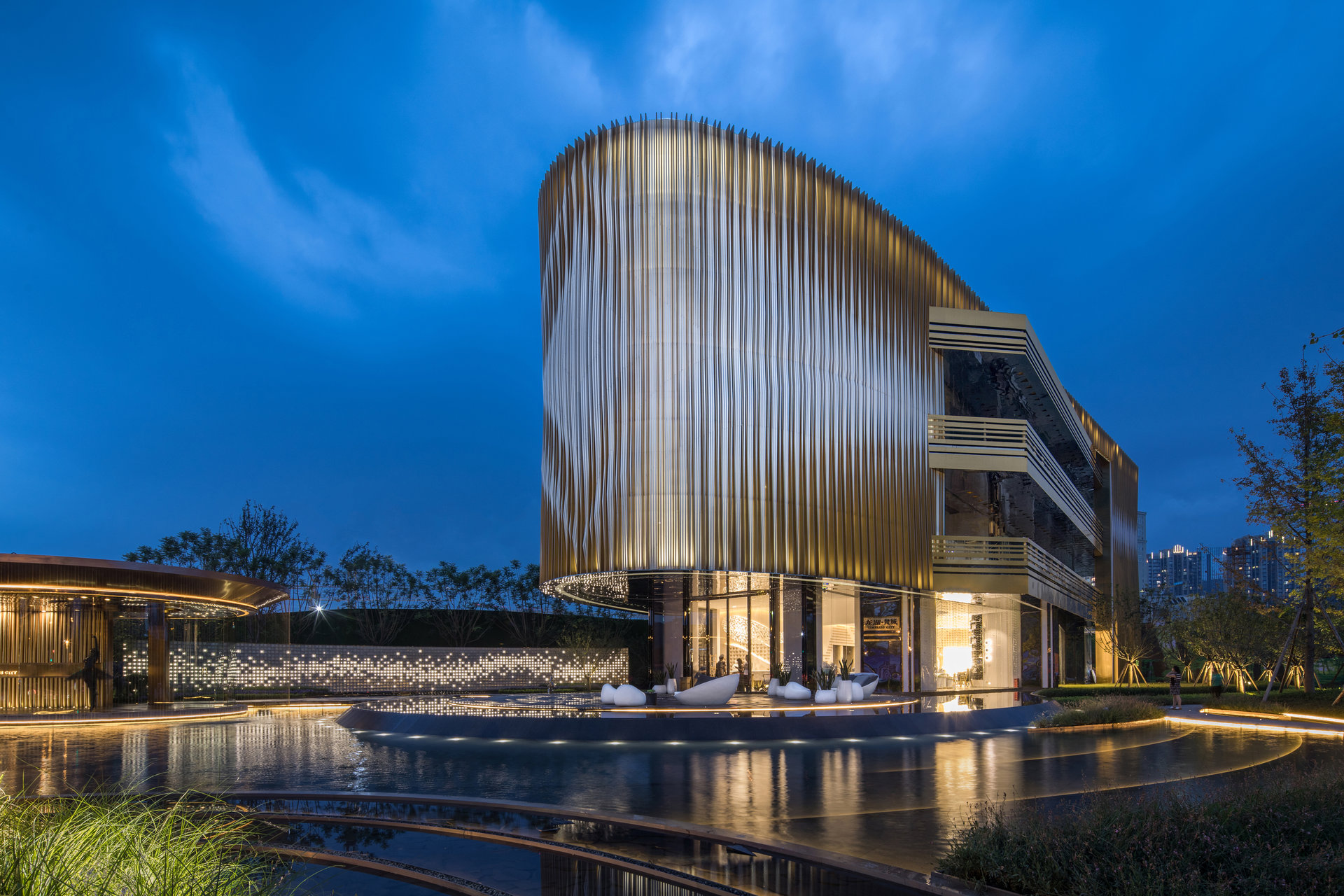  p>龙湖梵城位于成都市成华万年场,由 a target="_blank" href="/item