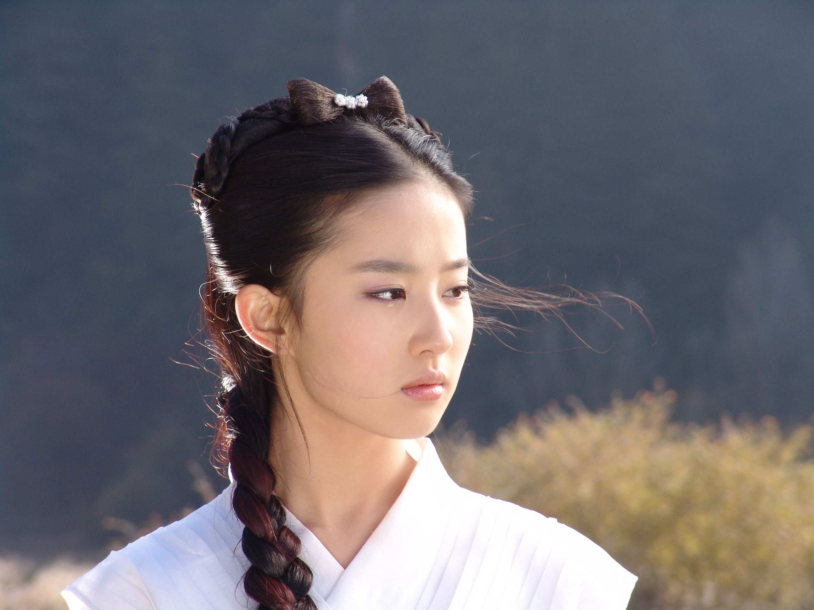 刘亦菲,1987年8月25日出生于湖北省武汉市,华语影视女演员,歌手