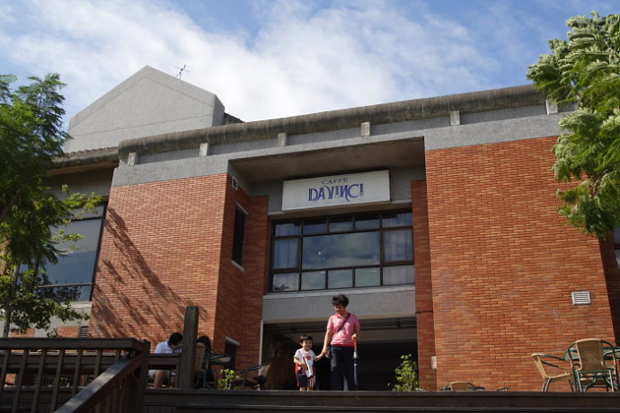  p>台北艺术大学(简称北艺,北艺大或艺大)是一所位于台湾省台北市 a