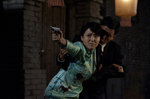  p>颜丹晨,1978年3月9日出生于湖南湘潭,中国内地女演员,2000年毕业于