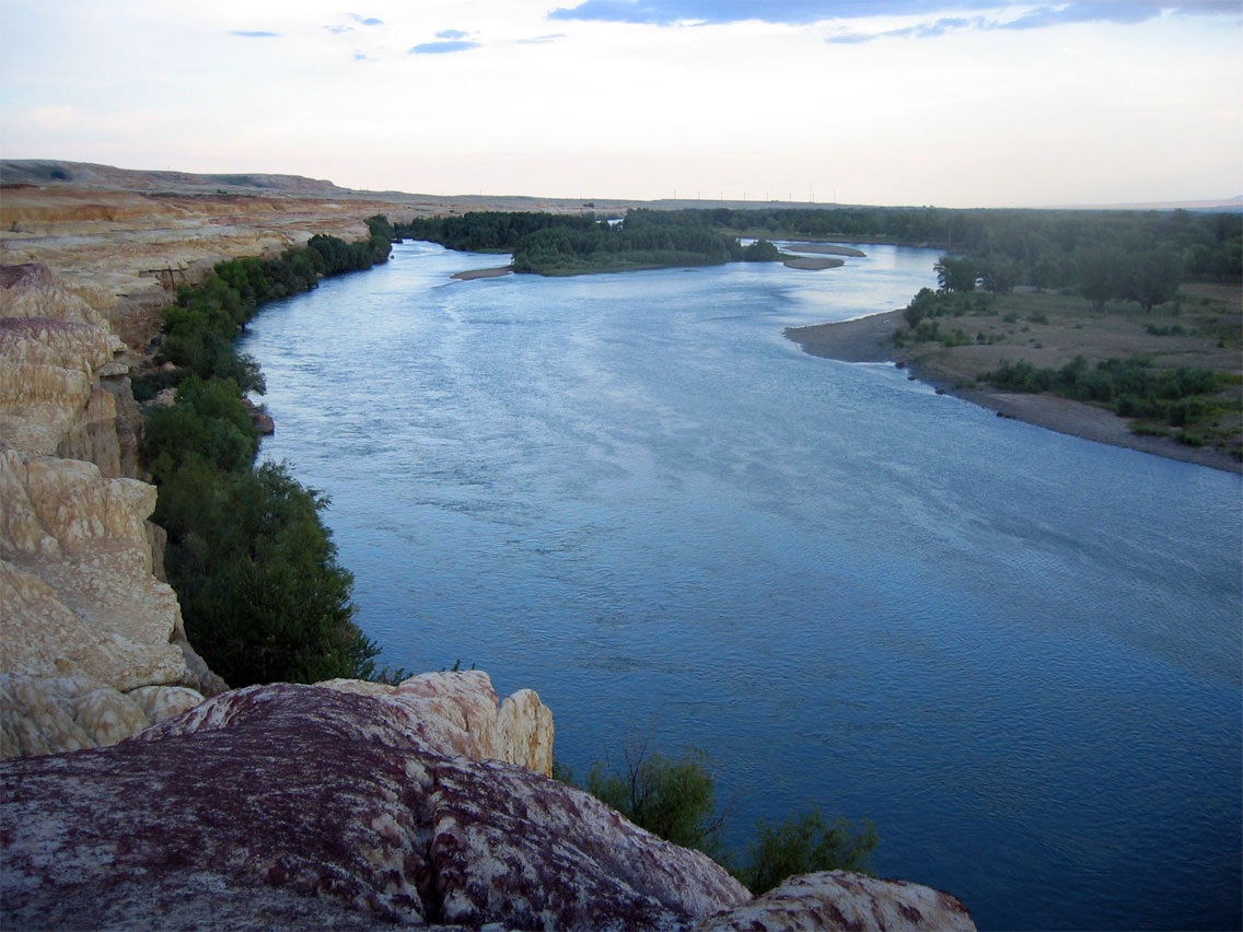 位于新疆 a href="#">准噶尔盆地 /a>的卡拉麦