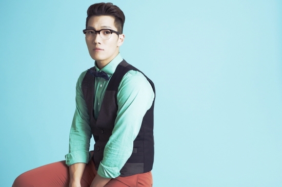 2011年出道的solo歌手,出道曲《傻瓜一样又哭了》.