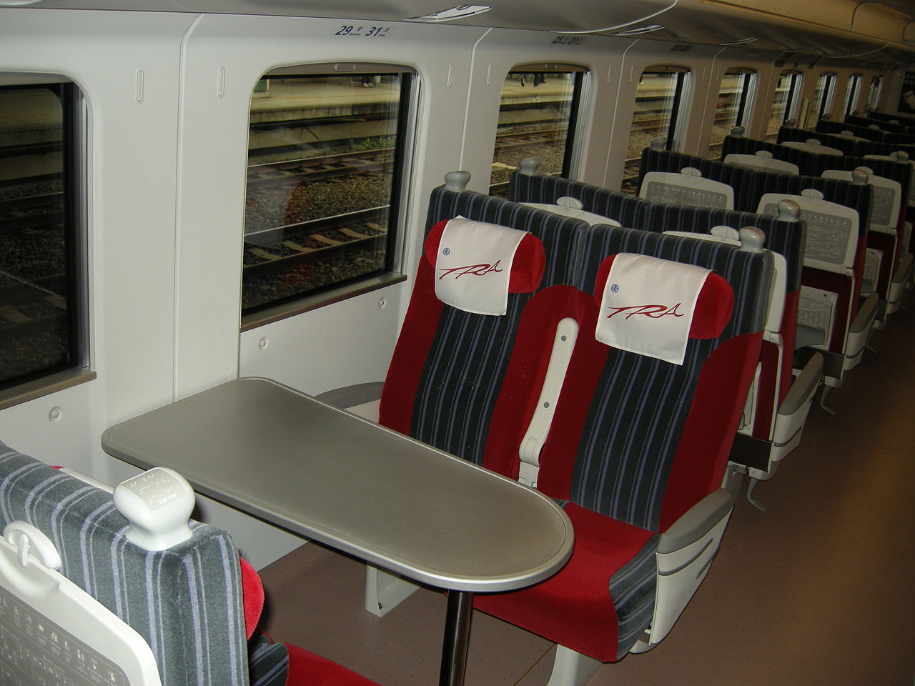 台铁temu2000型电联车