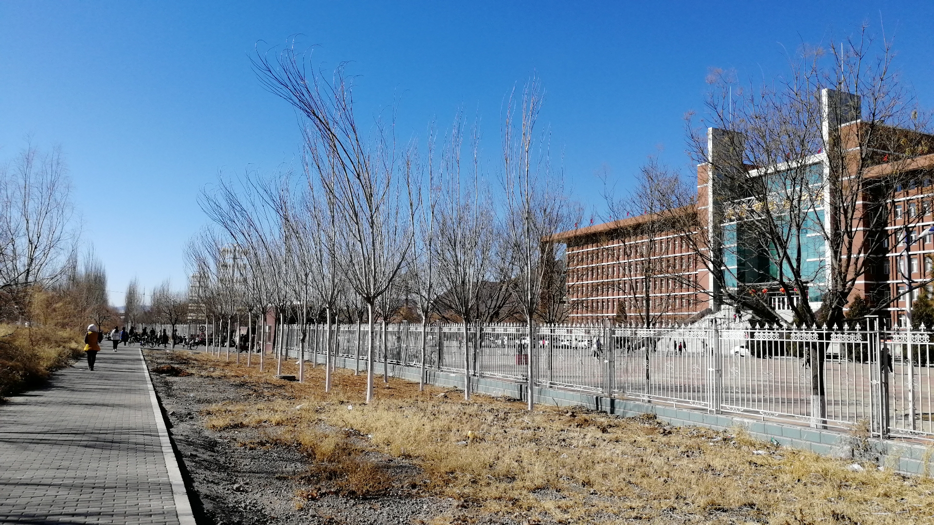 凌源市实验中学