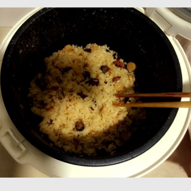 腊味肠仔电饭煲焗饭