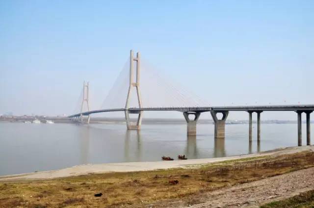  p>昌盛大桥,位于广东省珠海市拱北街道昌盛路,全长1970米,于2003年