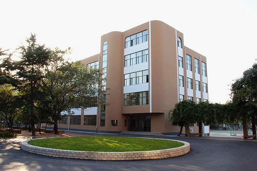  p>大连市第五中学学校地处辽宁省大连市 a target="_blank" href="