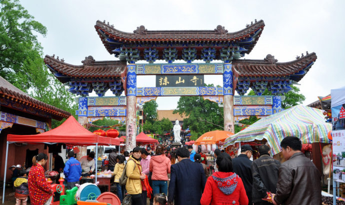  p>抹山寺位于安徽省滁州明光市,距市中心大约12公里.