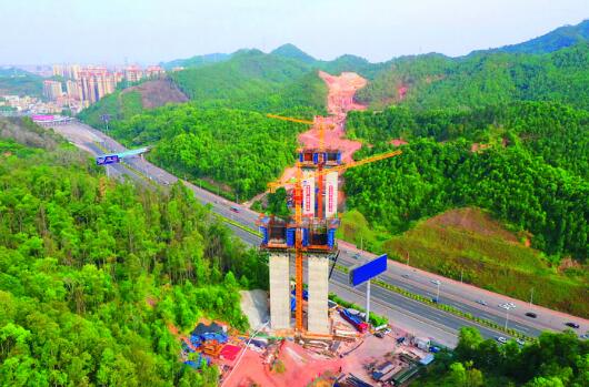  p>广州—龙川高速公路,简称广龙高速,是中国广东省境内一条连接广州