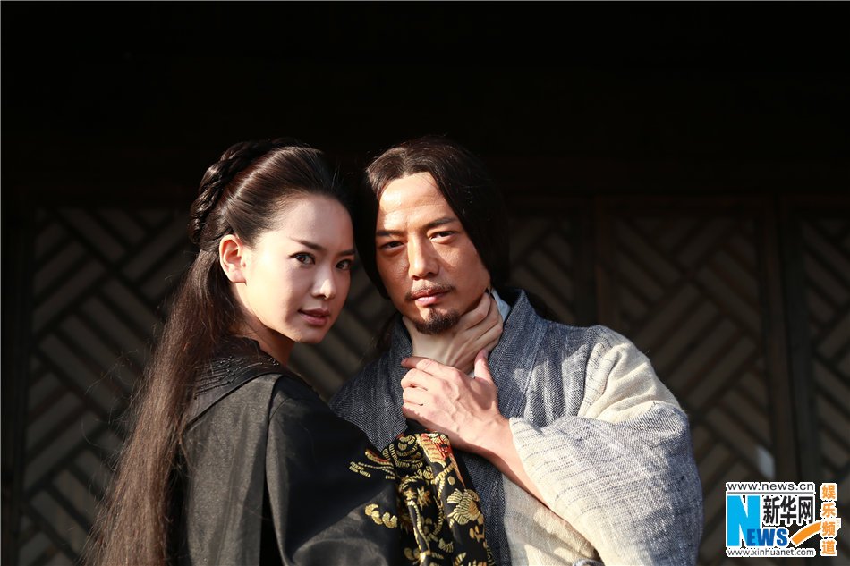 戚薇、段奕宏戏外搞怪