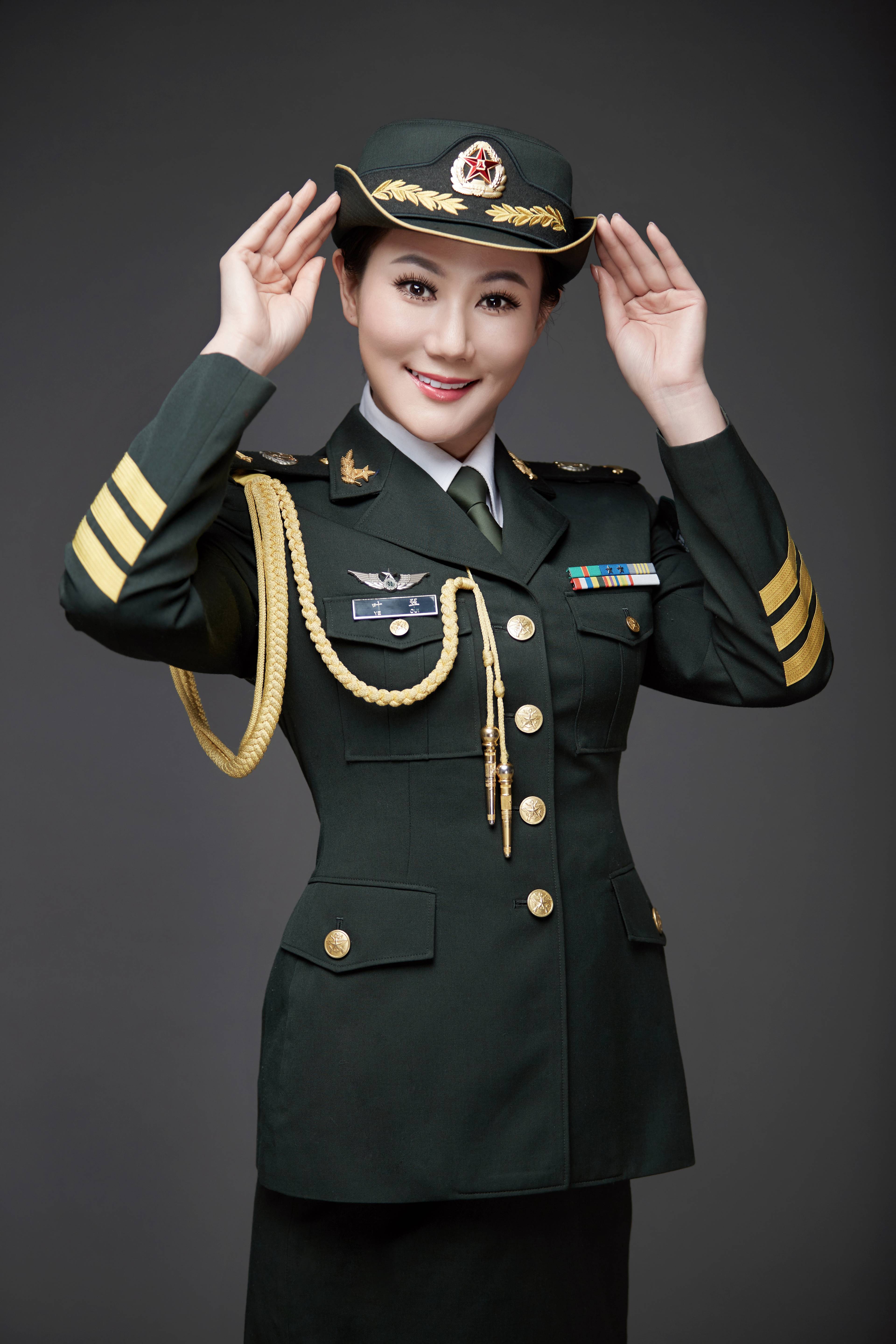  p>叶翠,女高音歌唱家,原战友文工团独唱演员,,现中国煤矿文工团国家